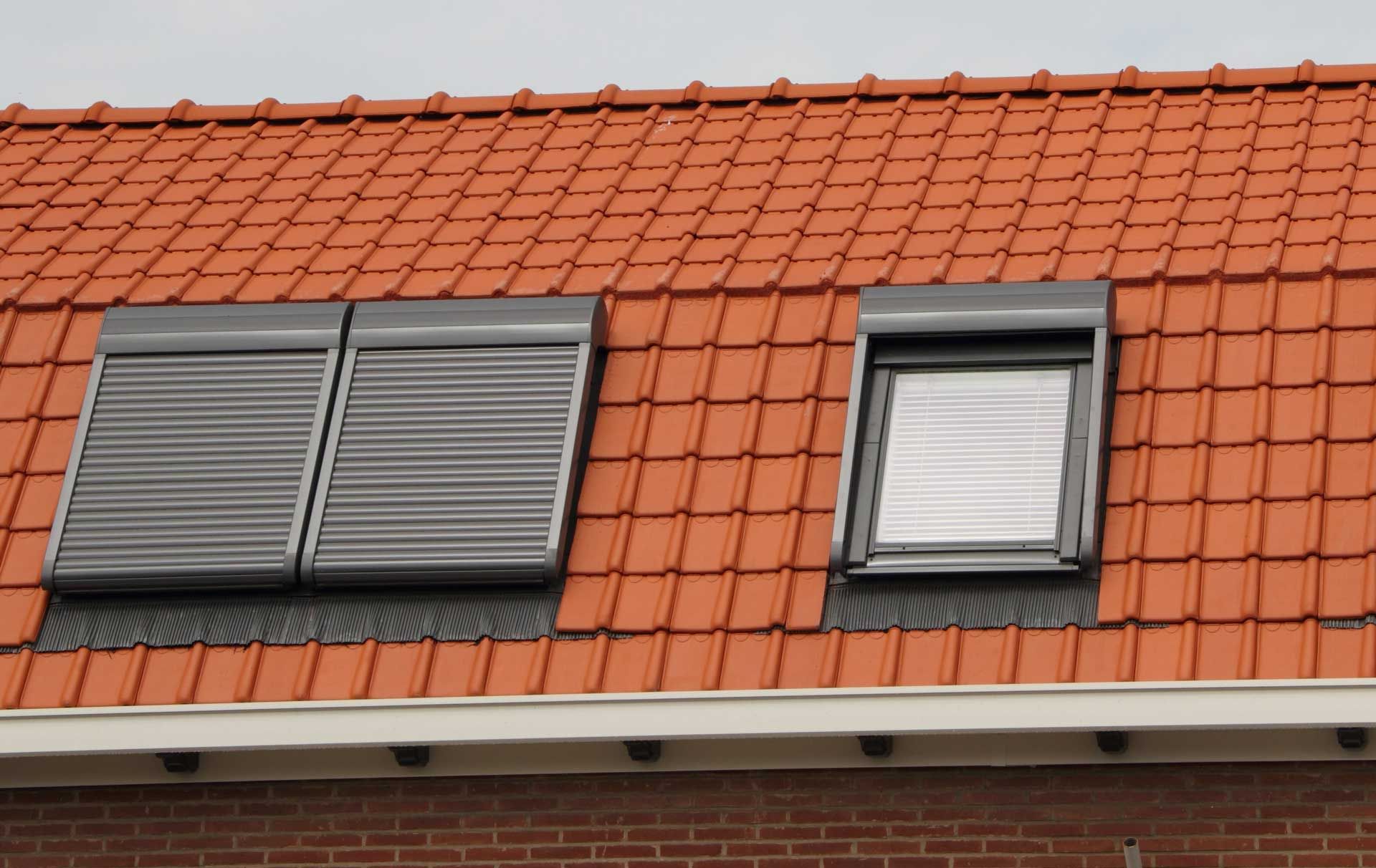 Fenêtres de toit avec stores automatiques