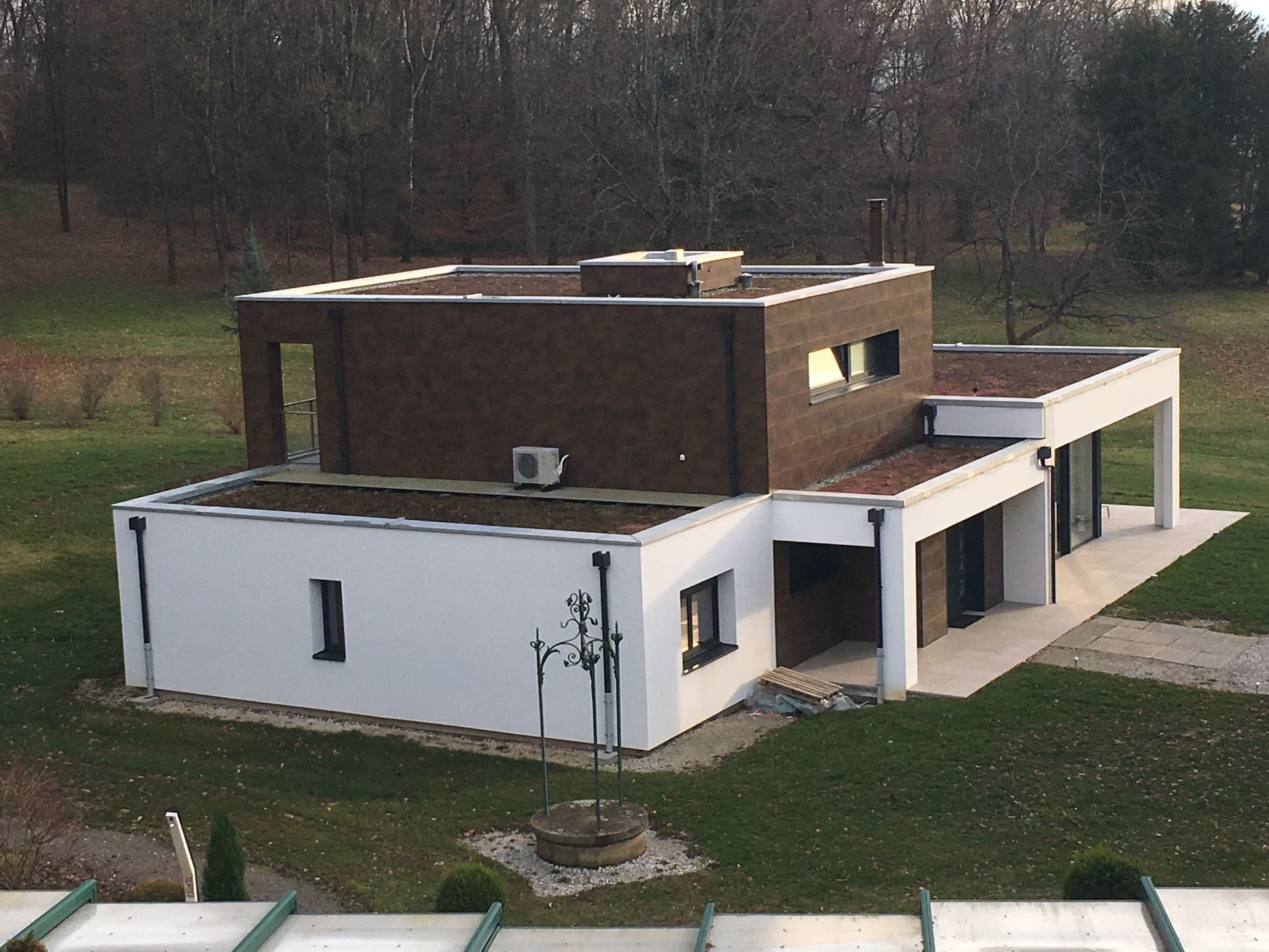 Vue aérienne d'une maison contemporaine