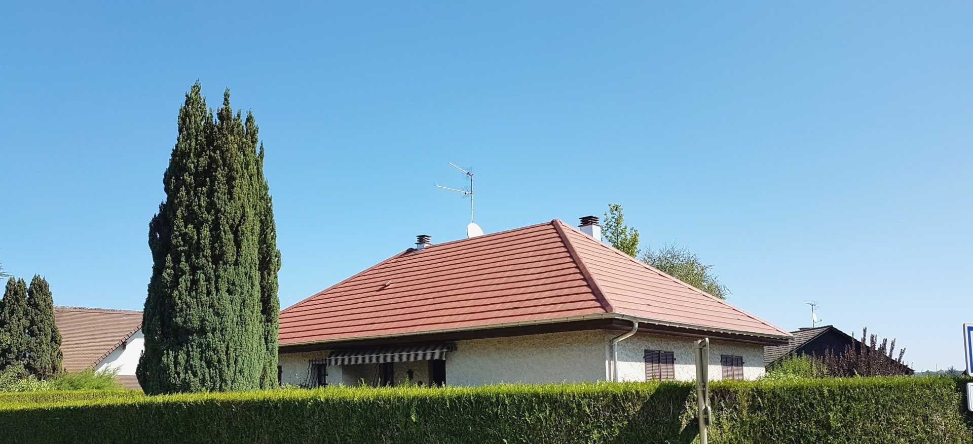 Toiture rénovée sur une maison particulière