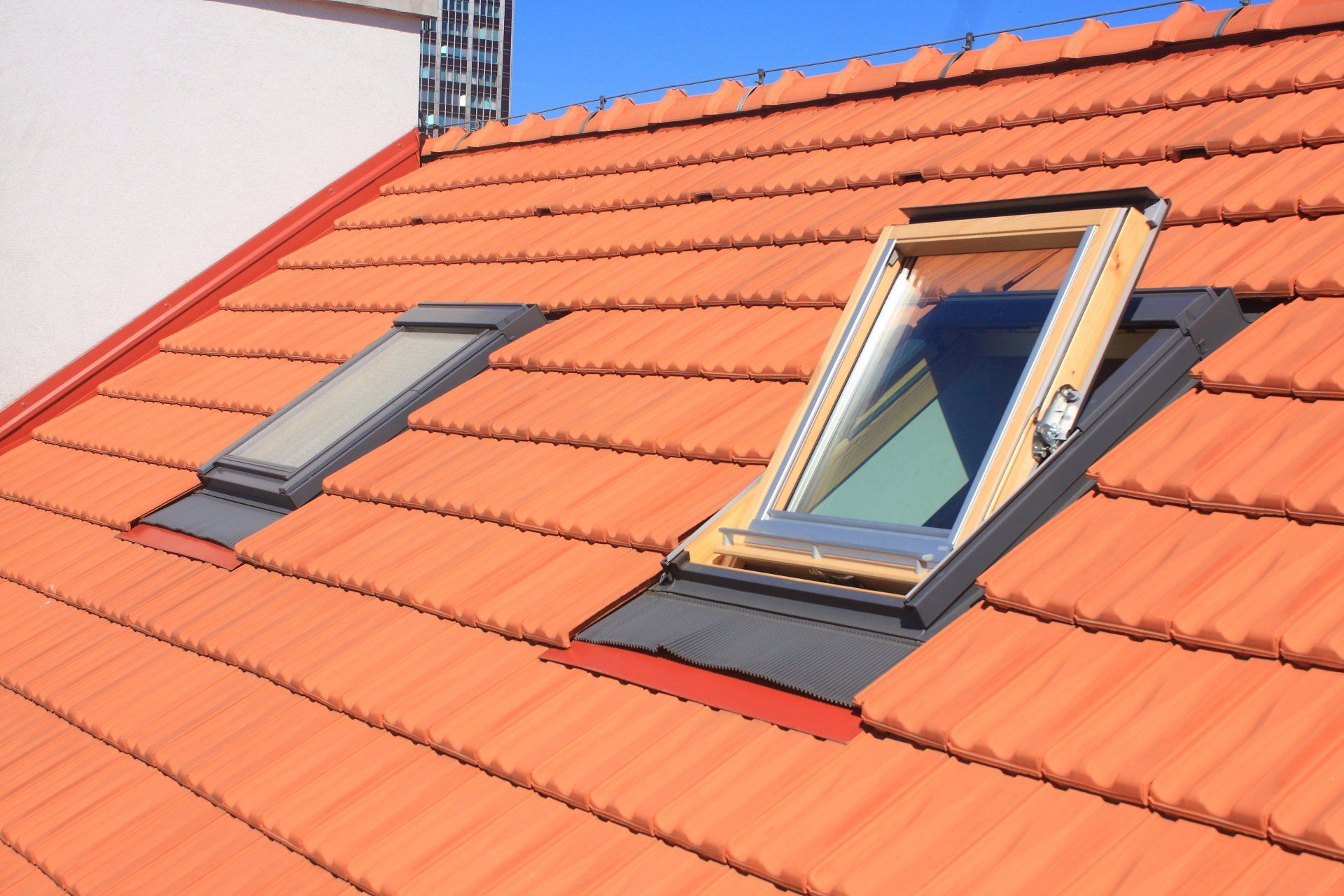 Fenêtres de toit en bois de style Velux