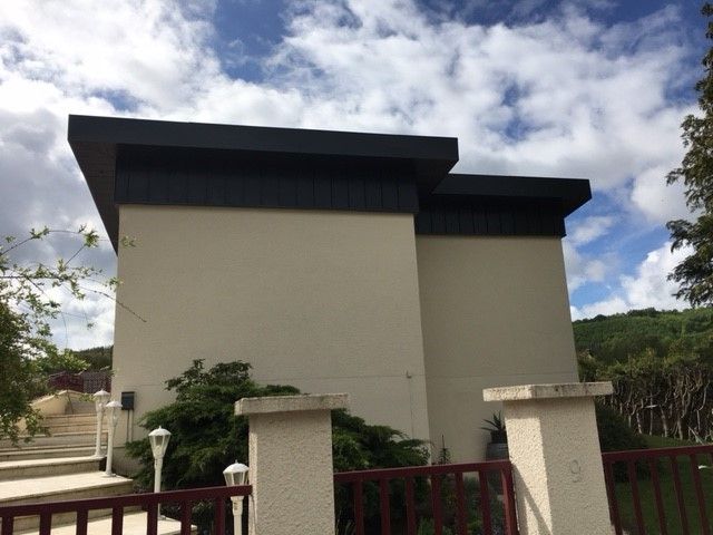 Bac acier sur le pourtour d'une maison individuelle