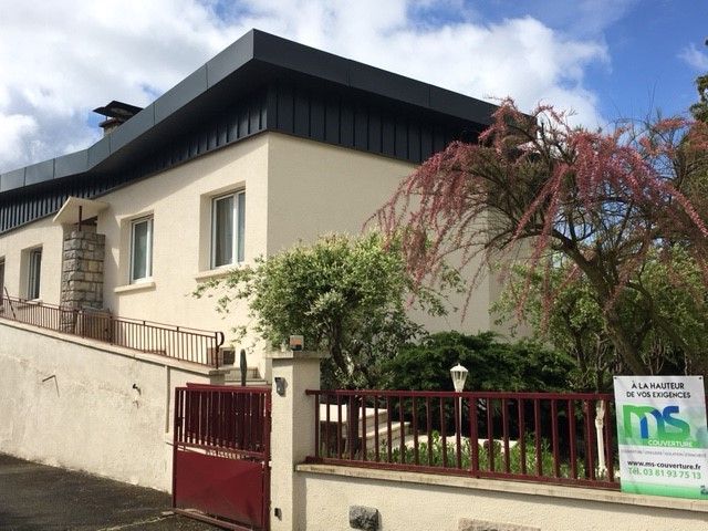 Toiture mono pente refaite en bac acier