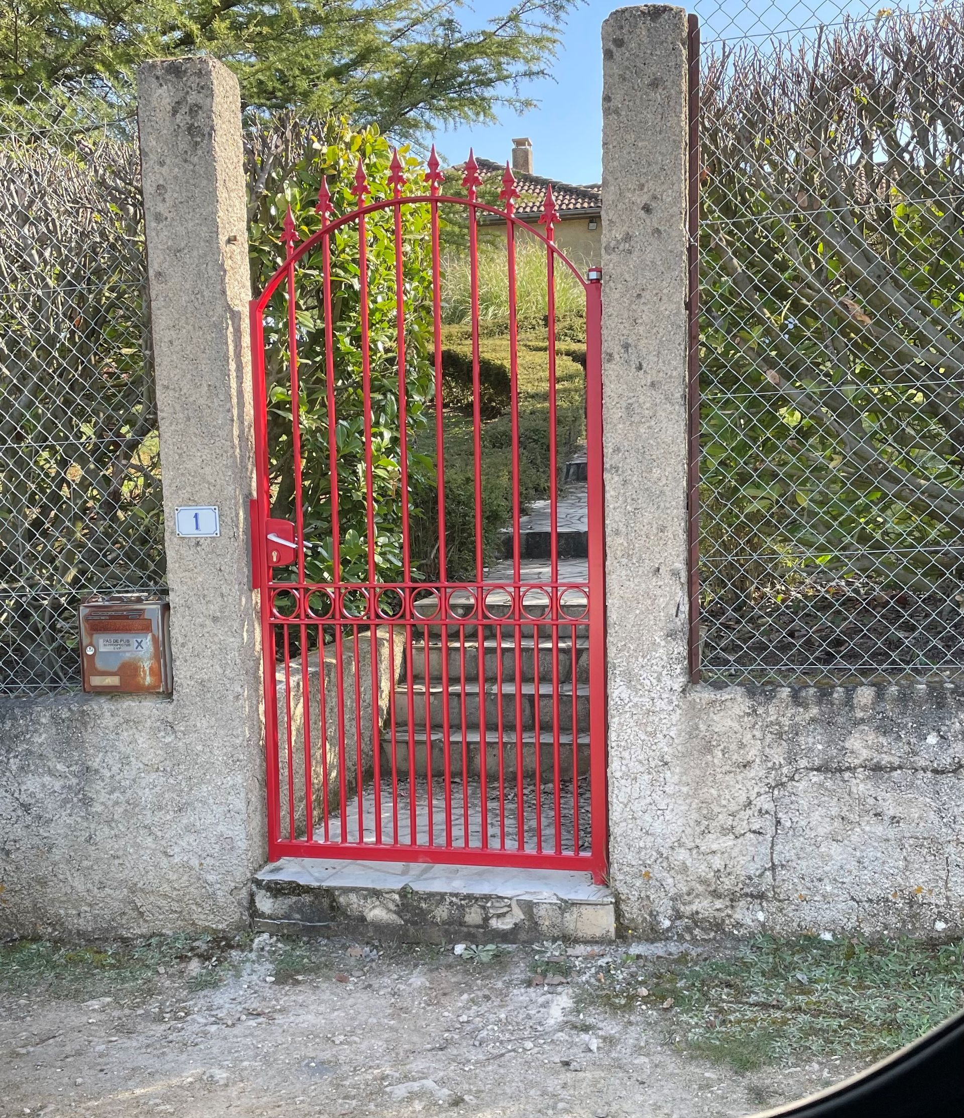 Petit portillon rouge