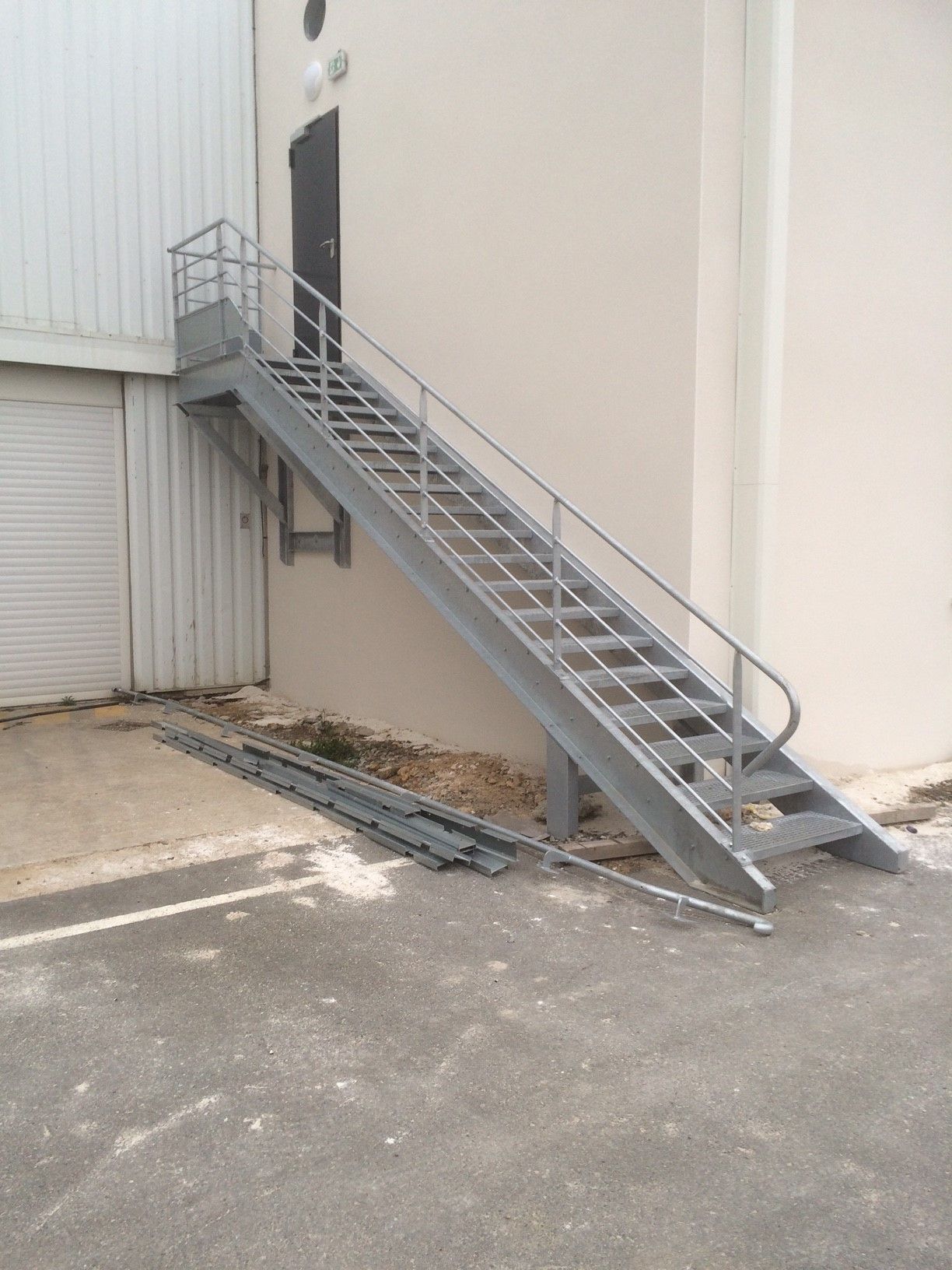 Escalier extérieur au dessus d'un garage