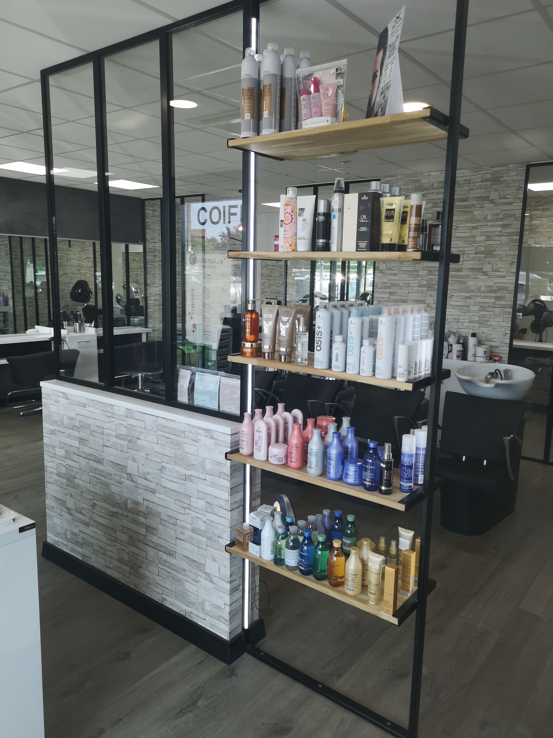 Intérieur de magasin avec une verrière intérieure