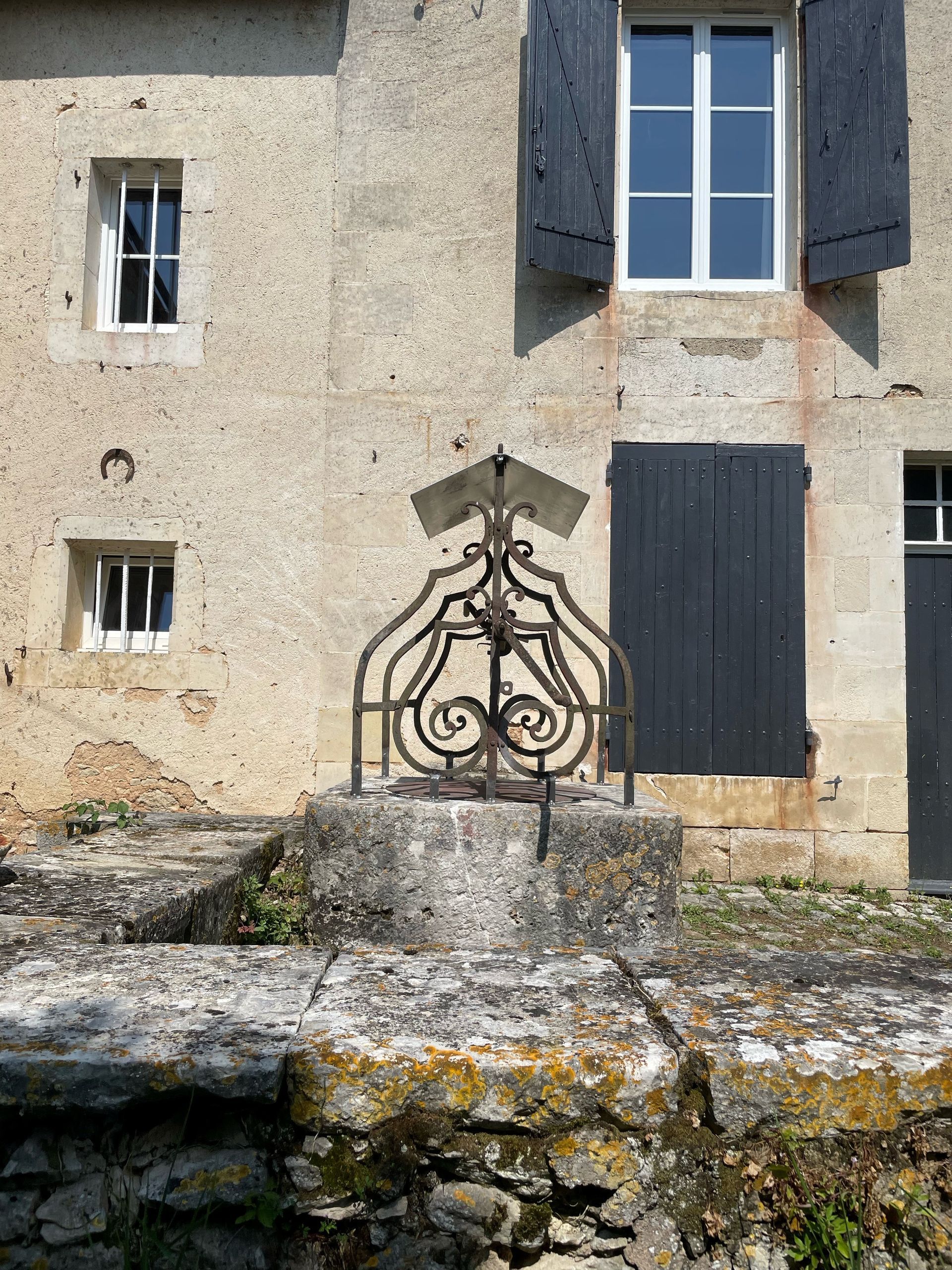 Menuiserie sur mesure sur un puit