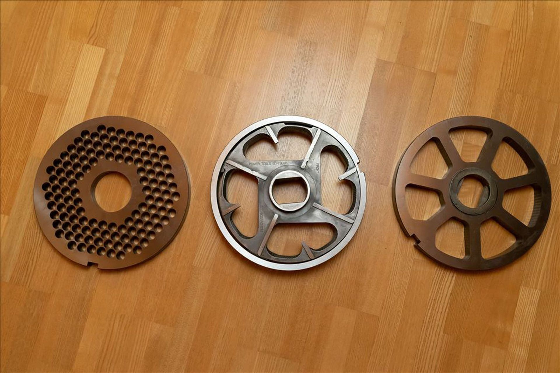 Scharf geschliffen - Schleiferei • Messerschmiede Schleifservice Greuter in Ried im Muotathal