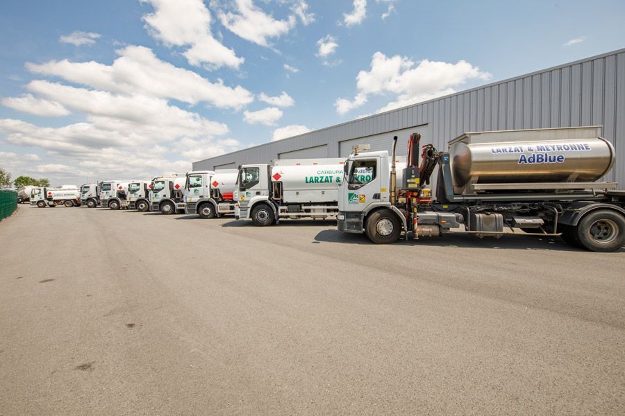Flotte de camions de l'entreprise Larzat et Meyronne