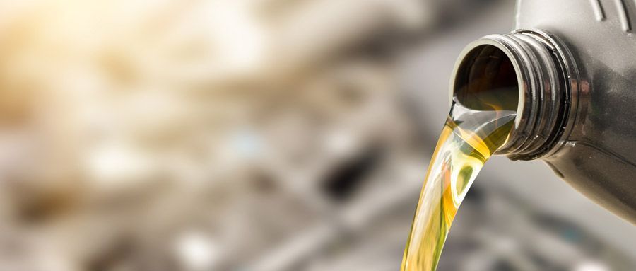 Gasoil qui sort d'un jerrican