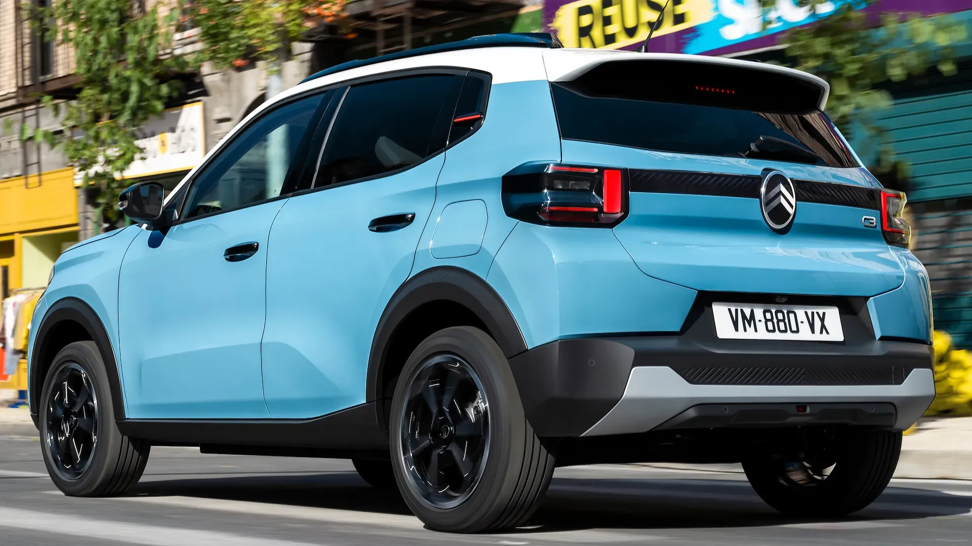 Citroën C3 MAX en ville à l'arrêt