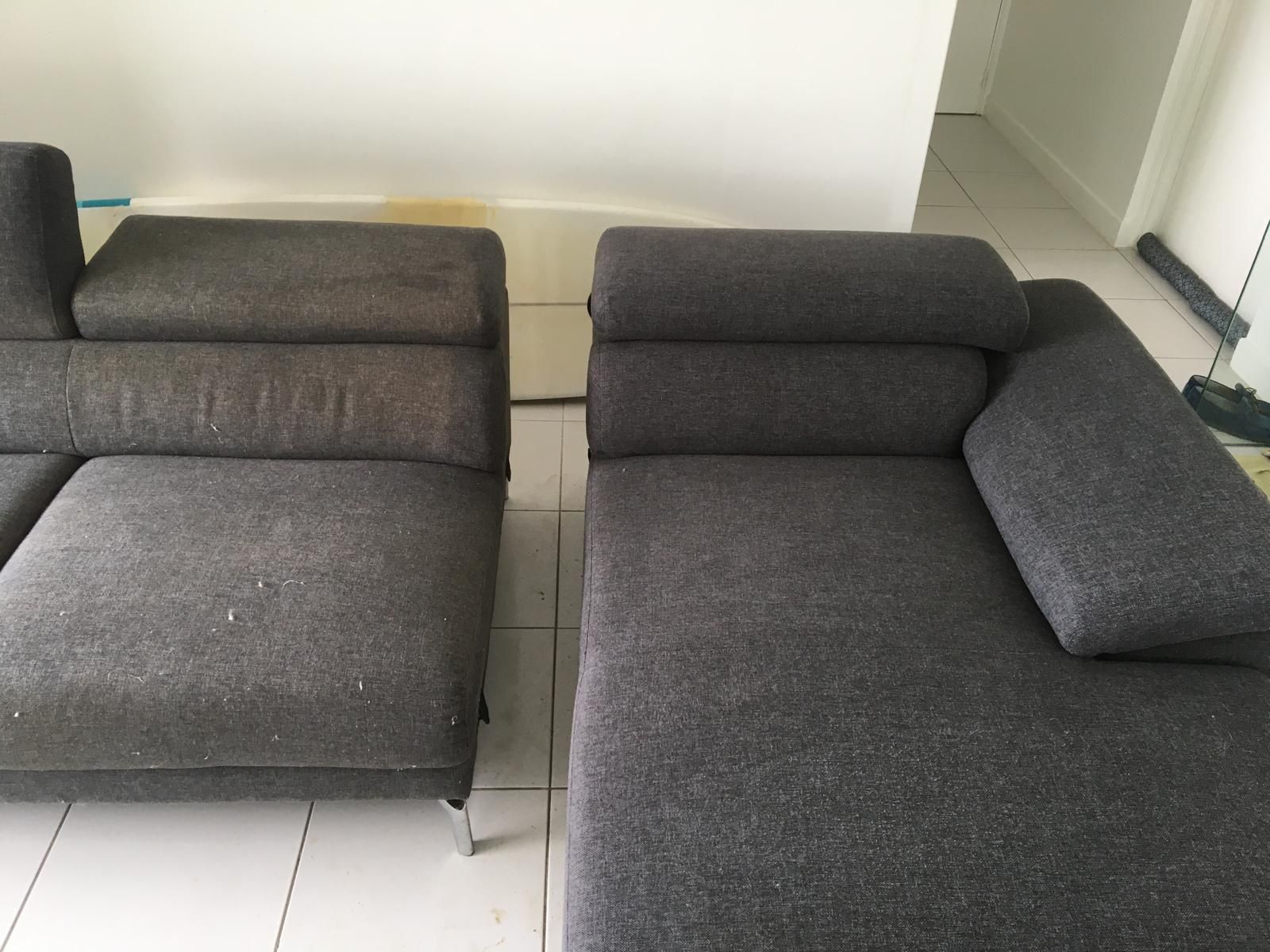 Avant et après la transformation d'un canapé d'angle gris dans un salon, avec une méridienne sur le côté gauche.