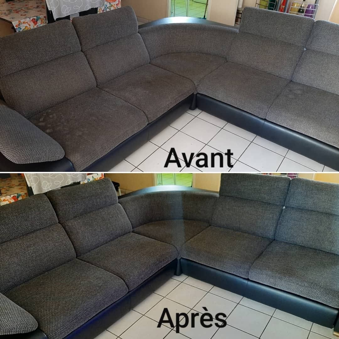 Canapé d'angle gris avant et après nettoyage, avec un revêtement plus foncé et rafraîchi sur la partie inférieure.