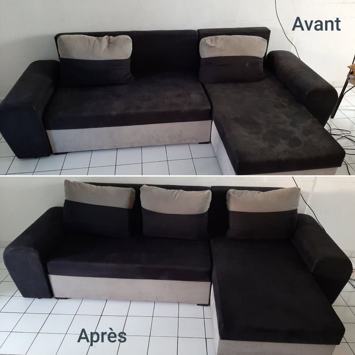 Avant et après la modification de la disposition des coussins d'un canapé d'angle noir.