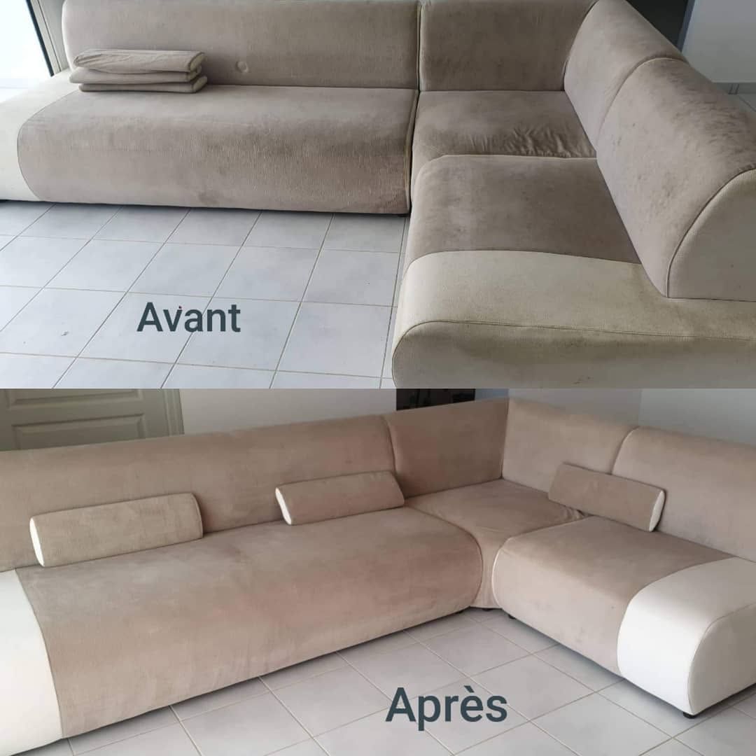 Avant et après la transformation d'un canapé d'angle beige en un salon plus long sur un sol carrelé.