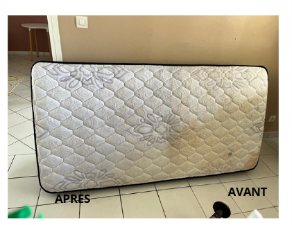 Matelas avant et après nettoyage, dessus gris taché sur le porche, puis visiblement plus propre en dessous