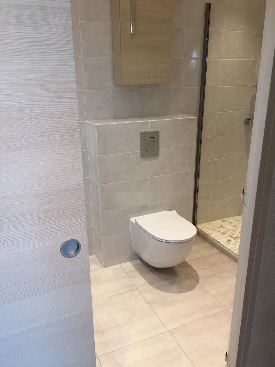 Installation WC, porte coulissante