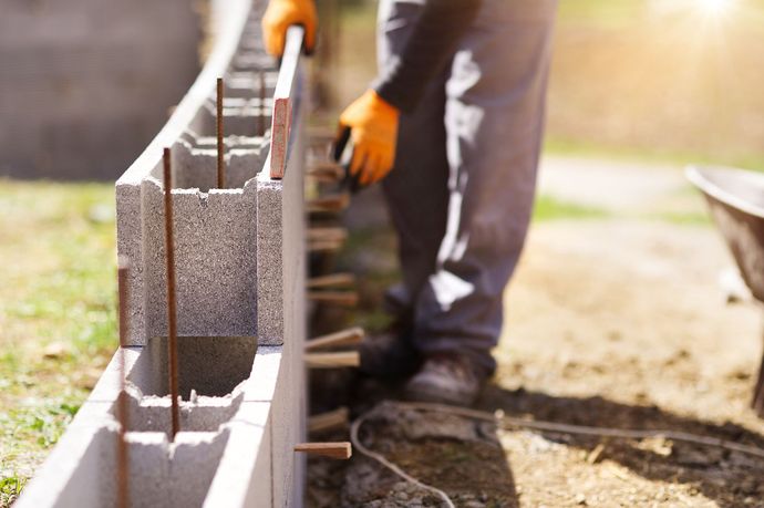 Mur en parpaing en construction