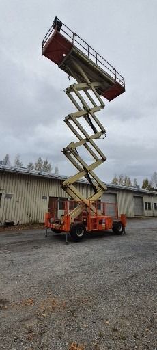 Henkilönosturi käytössä