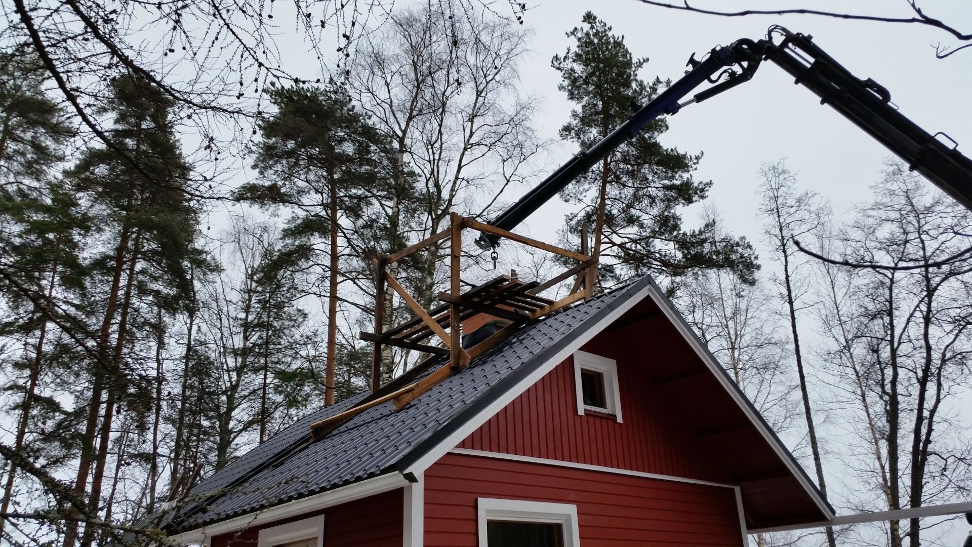 Teleskooppinosturi kattotöihin