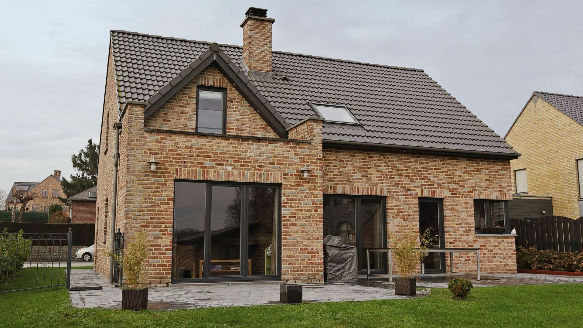 Maison en brique moderne