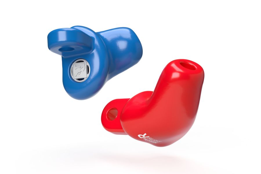 Ein rotes und ein blaues Produkt, welches für die Prävention von Gehörschäden sorgt