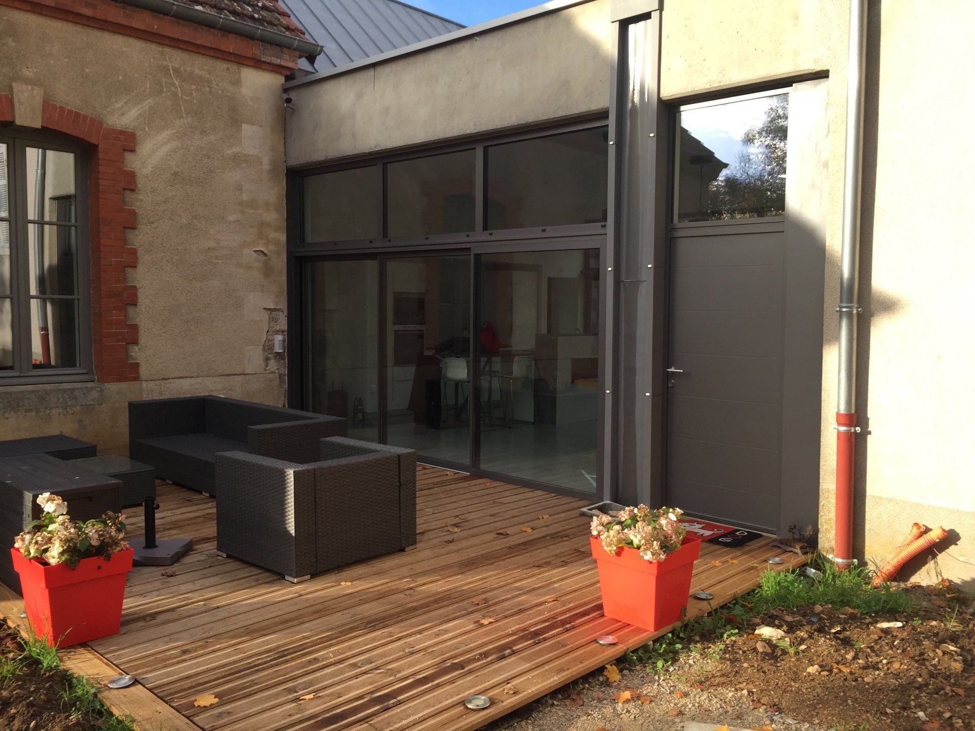 Photo d'une pose de menuiserie alu