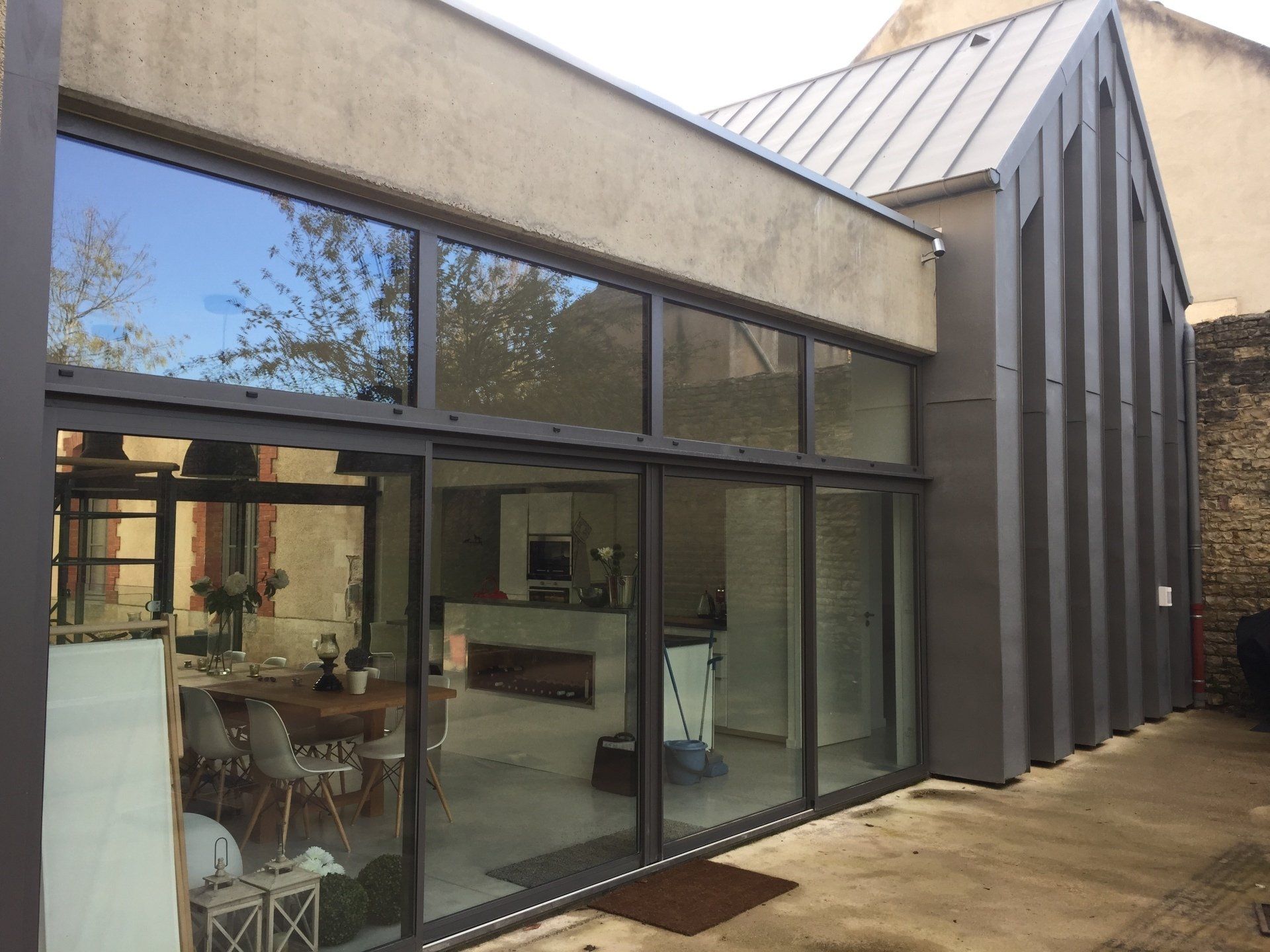 Installation de menuiserie alu : porte et fenêtre