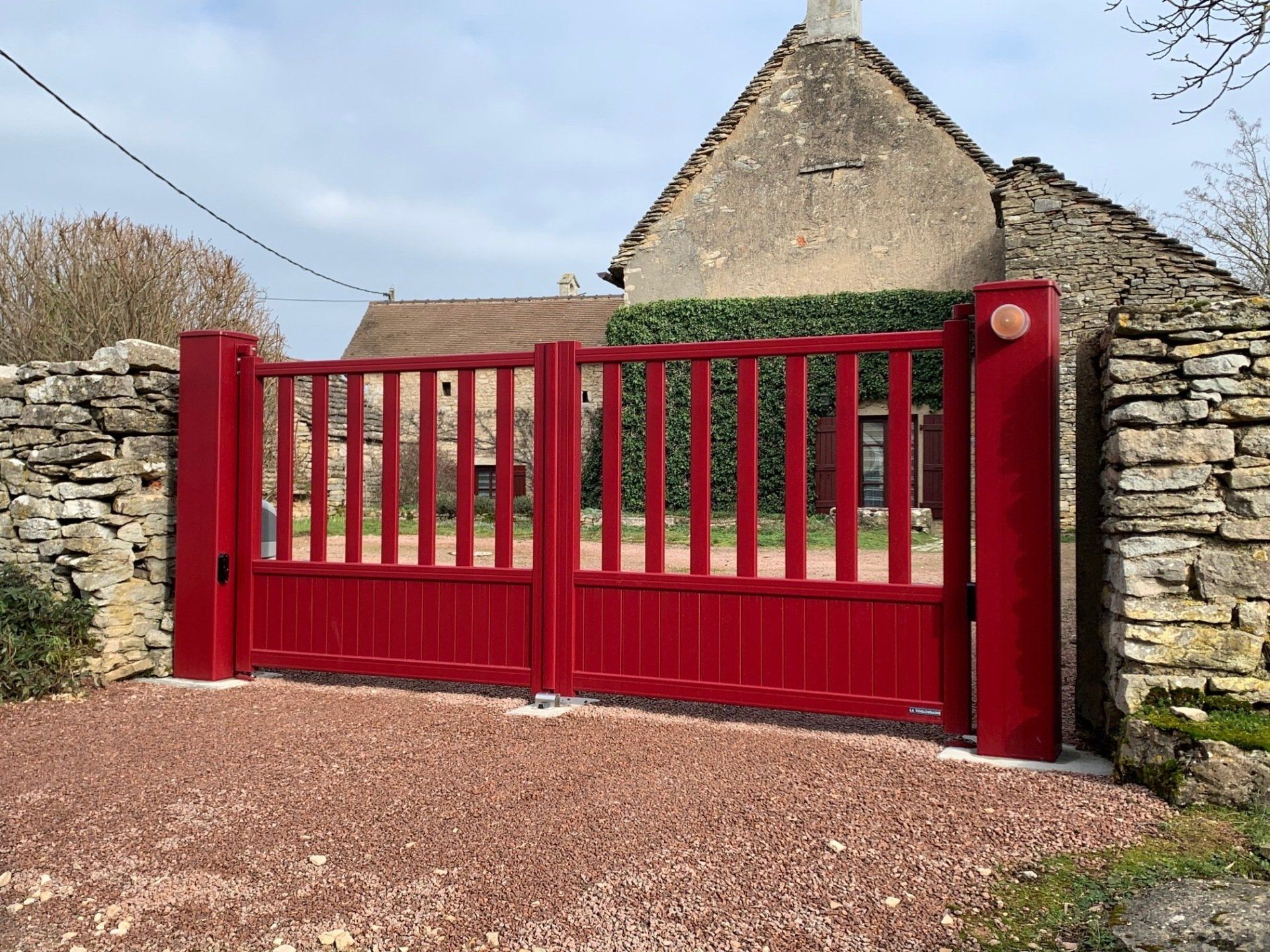 Portail battant ajouré