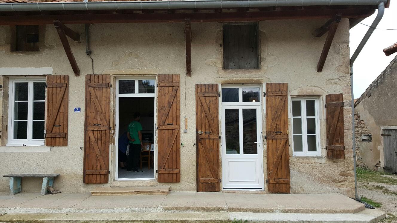 Photo de volets batants en bois