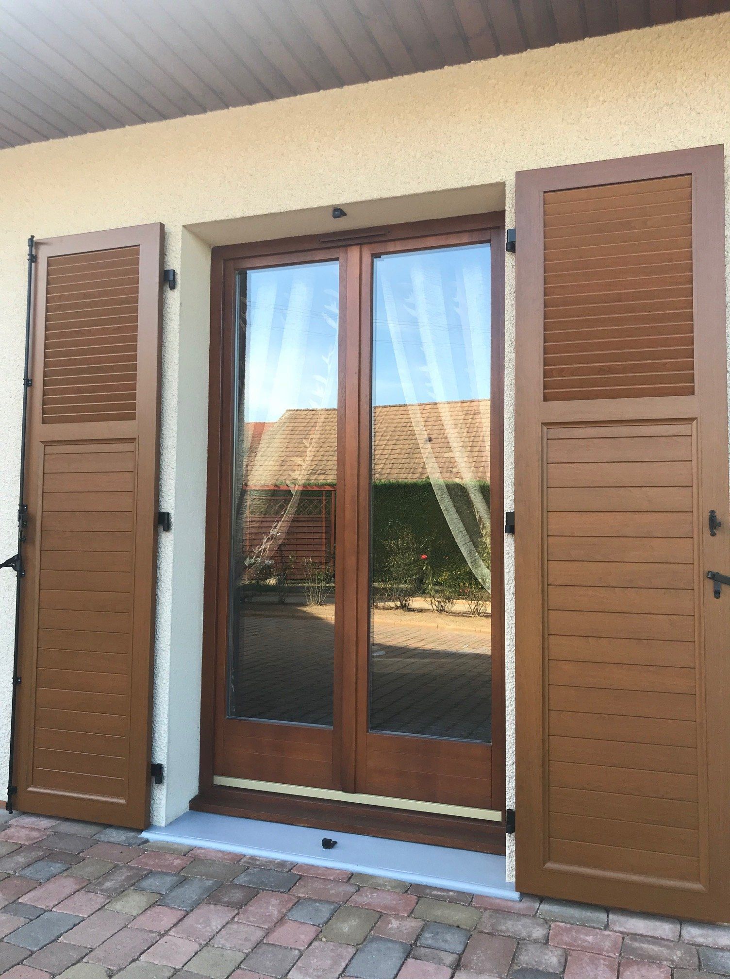 Photo de volets batants pleins persiennes