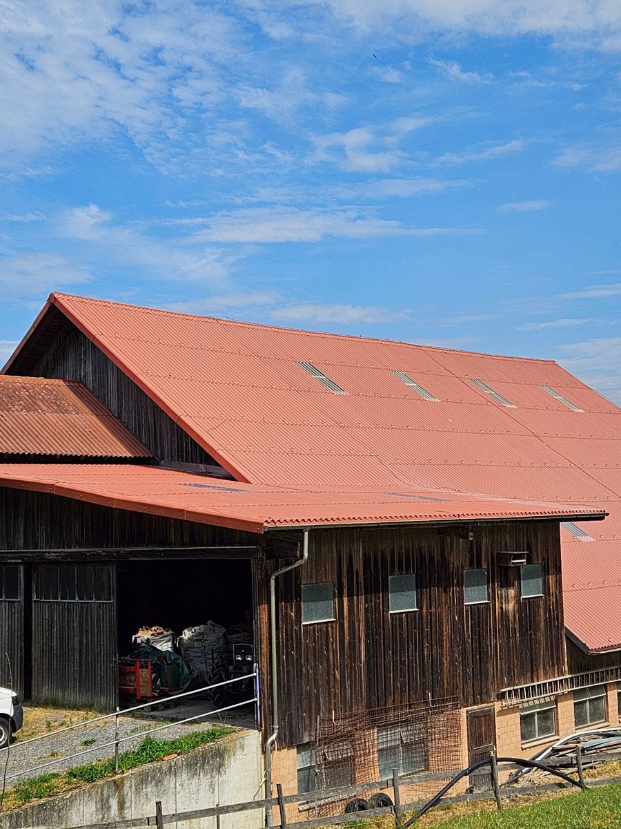 Dach mit Welleternit von Galliker Bedachungen GmbH