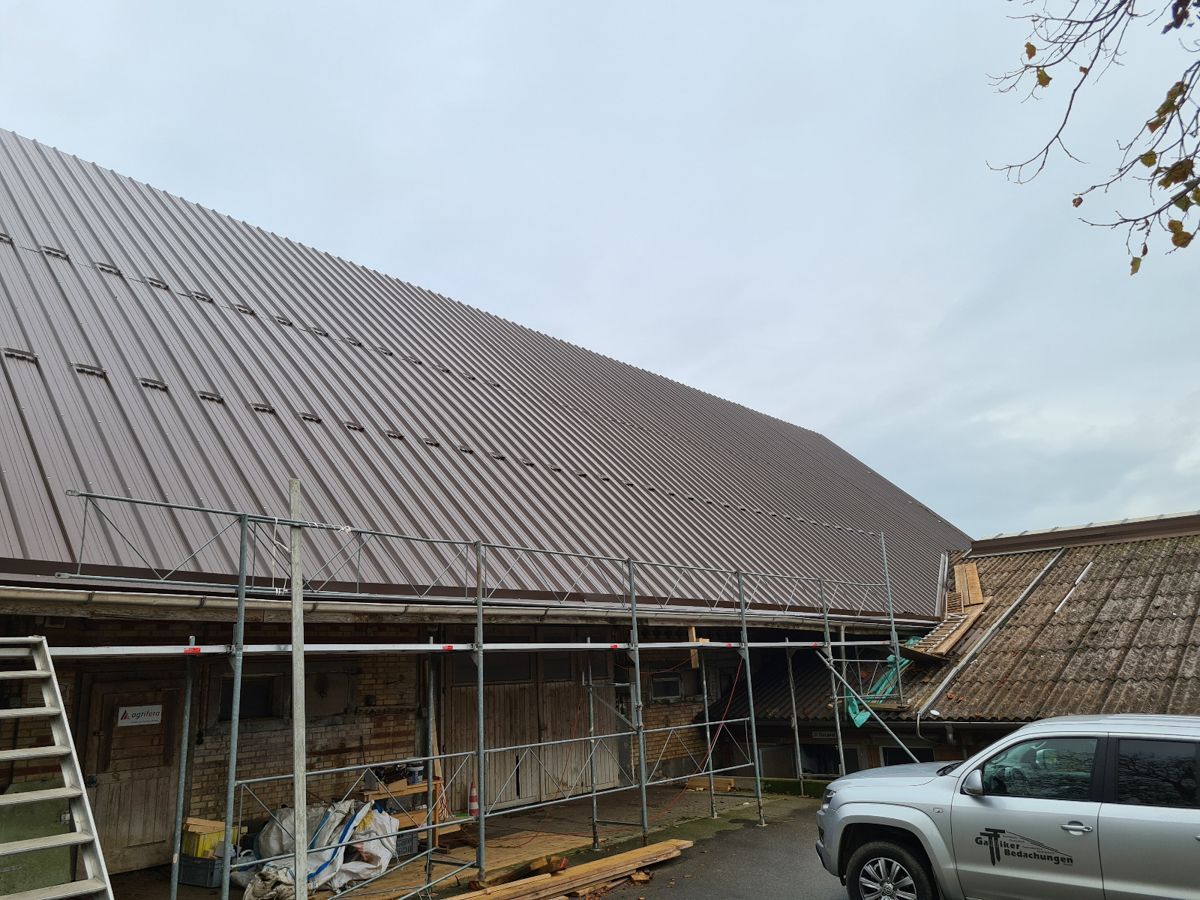Dach aus Sandwichblech von Galliker Bedachungen GmbH