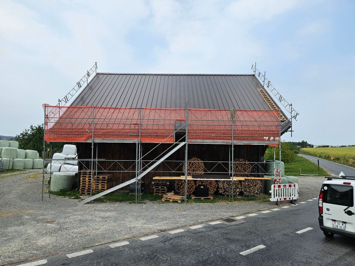 Dach aus Sandwichblech von Galliker Bedachungen GmbH