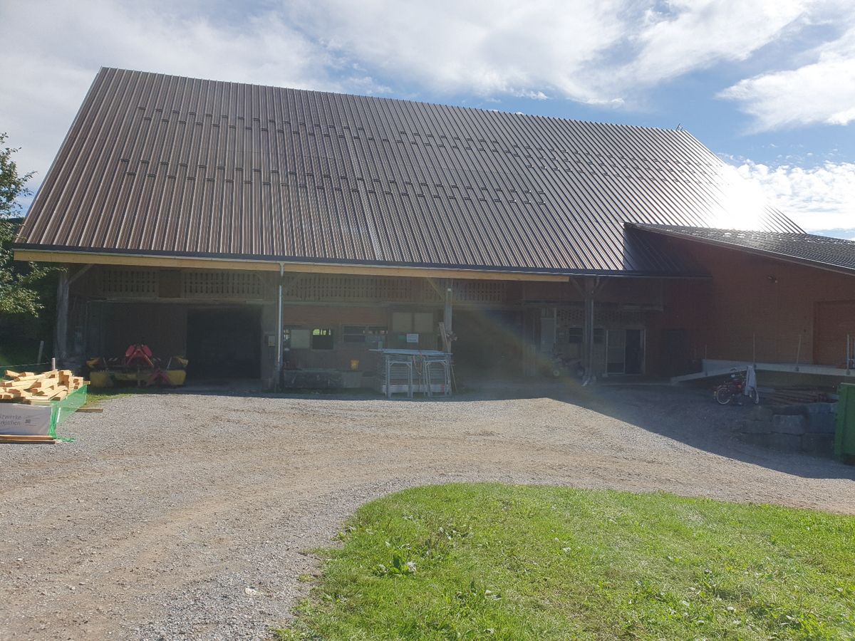 Dach aus Sandwichblech von Galliker Bedachungen GmbH