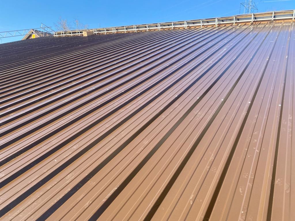 Dach aus Sandwichblech von Galliker Bedachungen GmbH