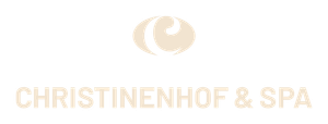 Logo: Beiges Oval in „C“-Form, darunter der Text „CHRISTINENHOF & SPA“.