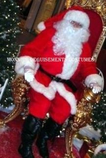 Père Noël assis sur un trône