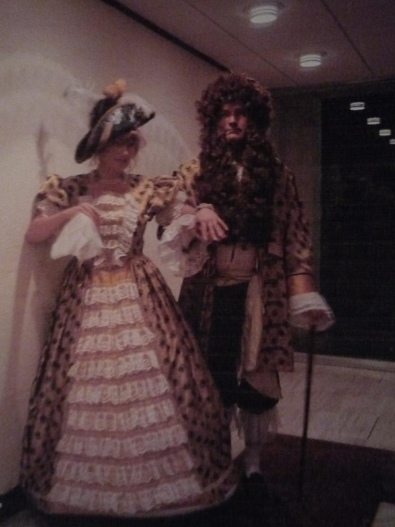 Homme et femme en costume renaissance