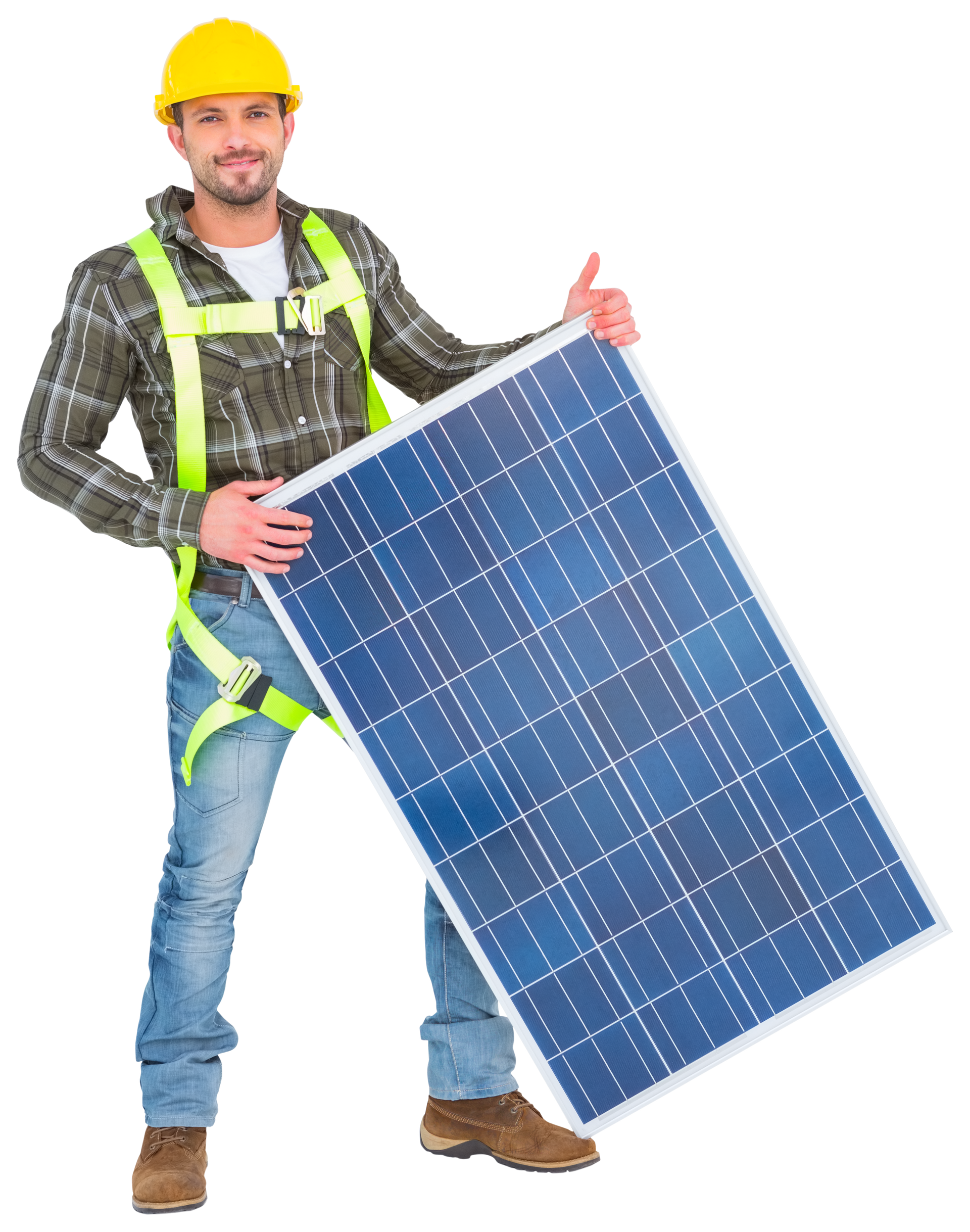 Professionnel avec une chemise à carreaux qui transporte un panneau solaire.