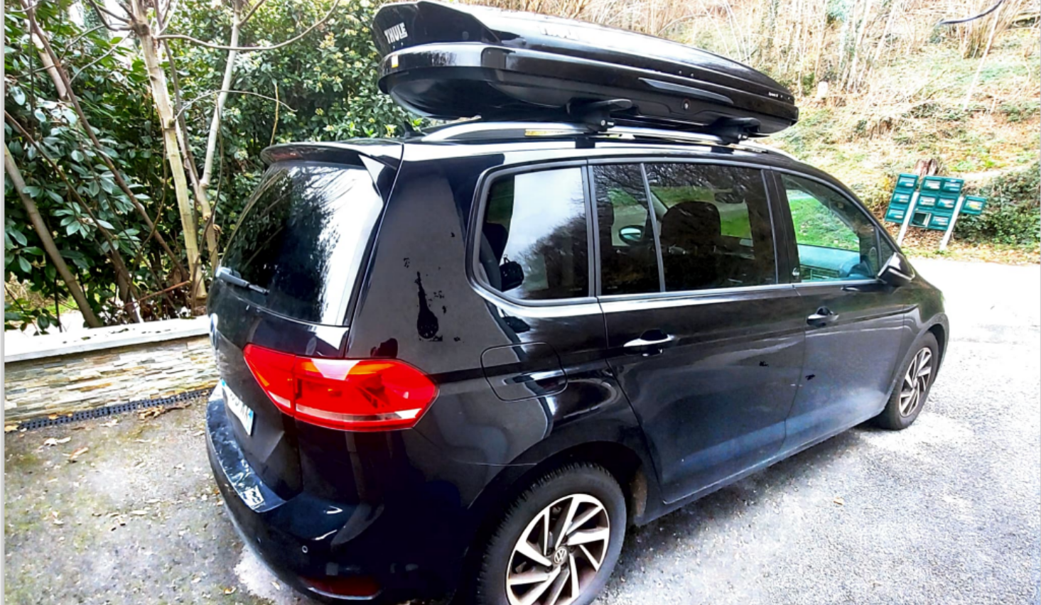 Le véhicule de TAXI DU VIVIERS, un Volkswagen Touran.