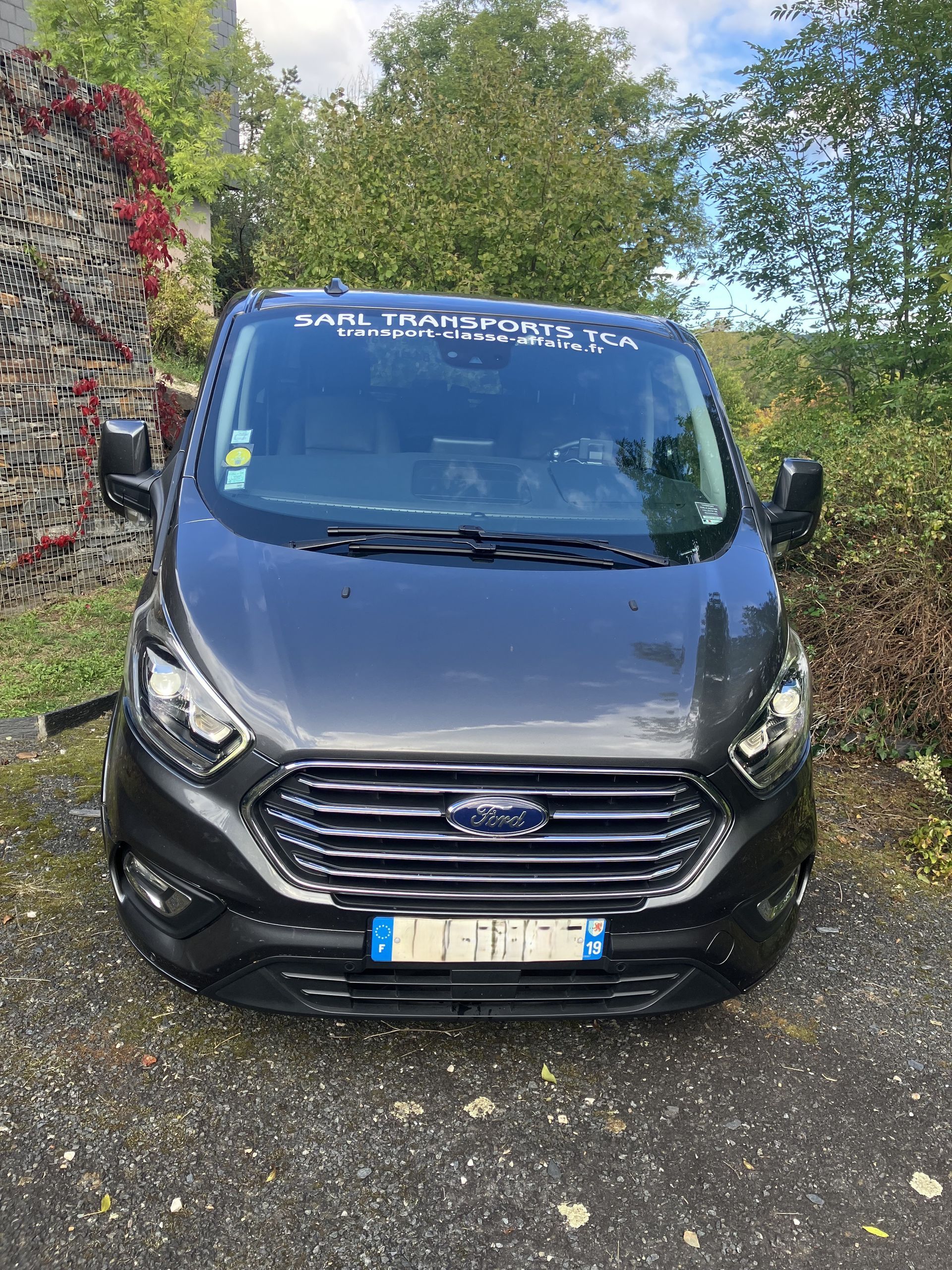 Remise en mains propres d'un colis.