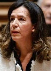 Uma silhueta cinza de um homem sem rosto