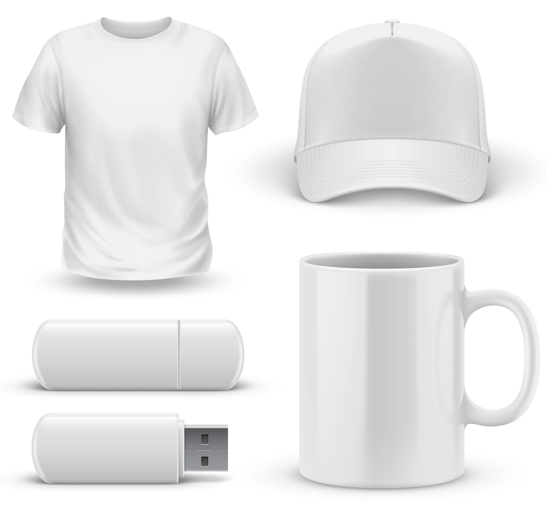 Maquettes de t-shirt blanc, casquette, tasse et clé USB sur fond blanc