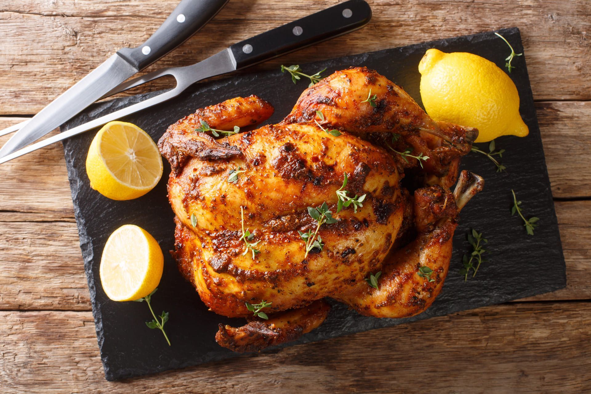 Un poulet rôti avec du citron