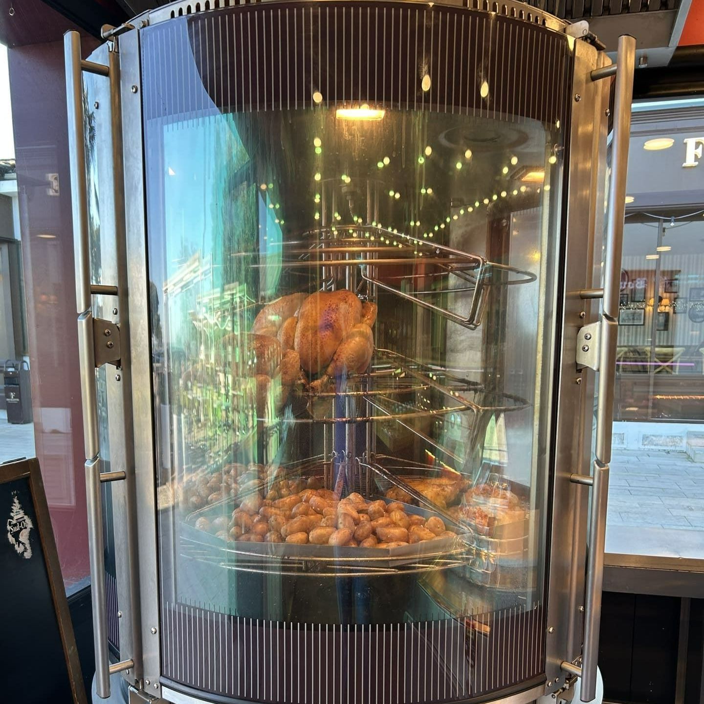 Un poulet qui rôtit