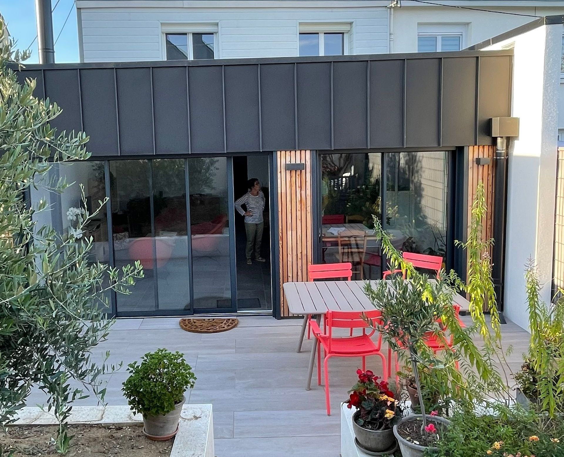 Terrasse en bois sur une extension de maison