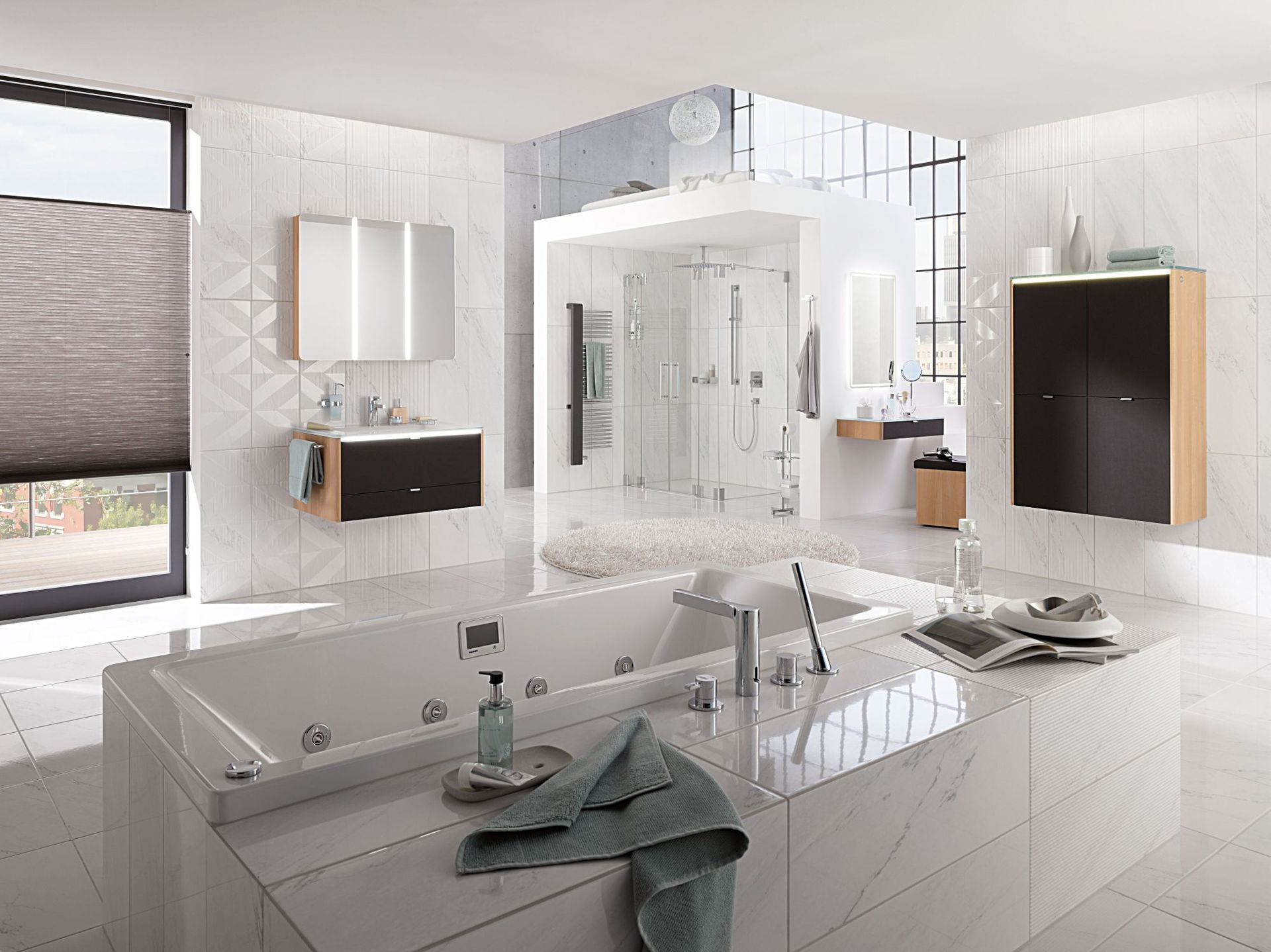 Modernes helles Badezimmer