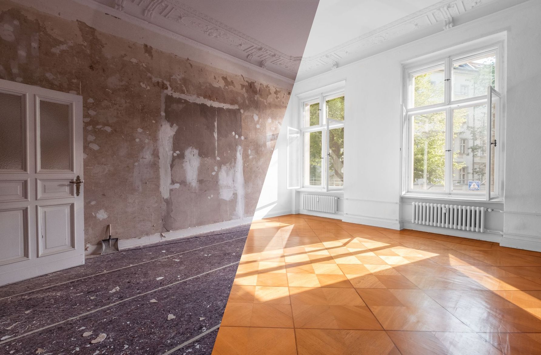 Vue en deux parties d'une pièce en rénovation : murs et sol endommagés à gauche, pièce rénovée et lumineuse à droite.