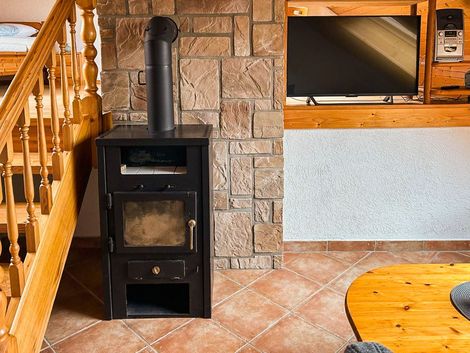 Schwarzer Kamin im Kaminzimmer im Hof Gottesbueren am Diemelradweg bei Warburg