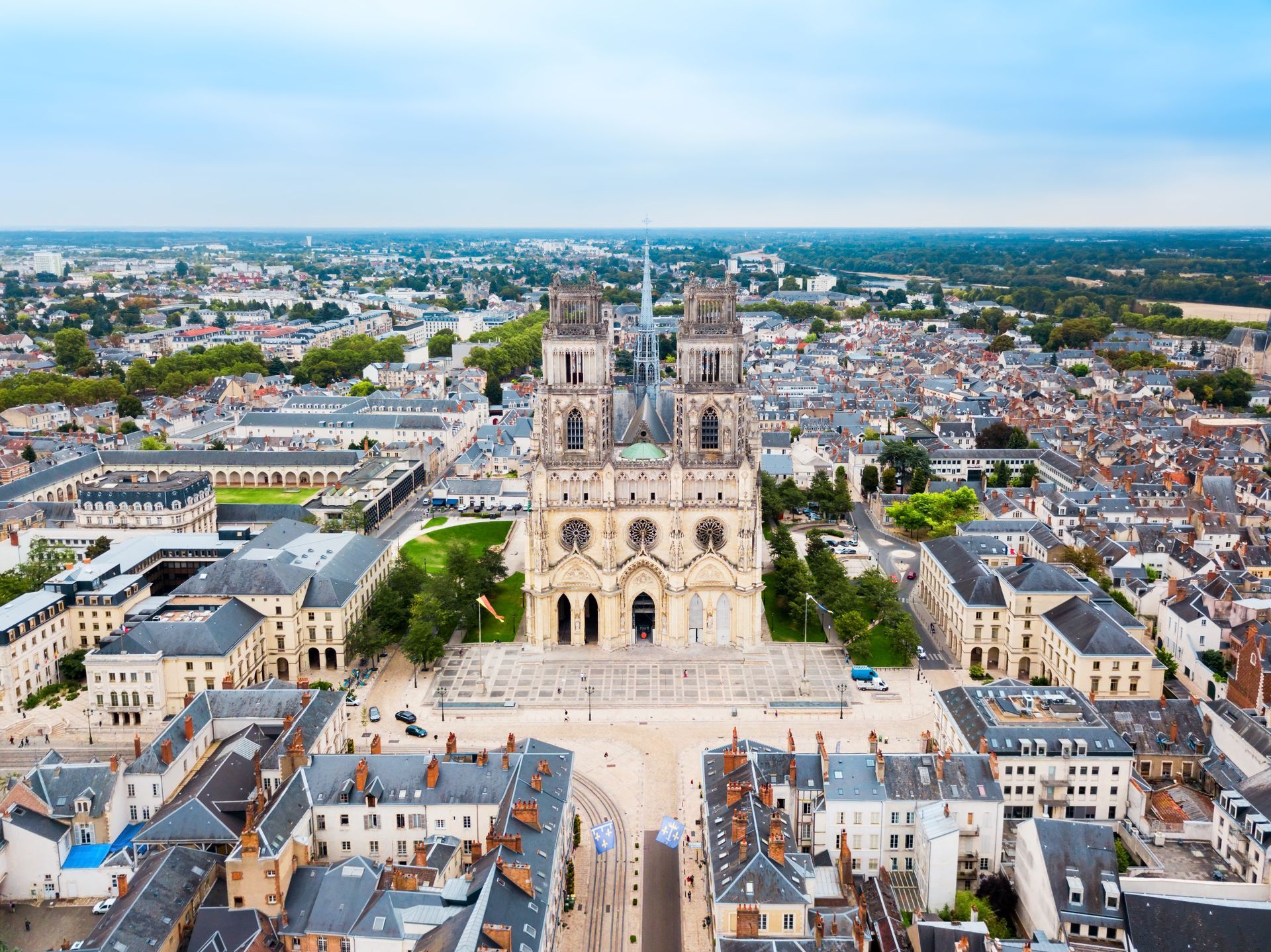 Cathédrale d'Orléans vue du ciel.